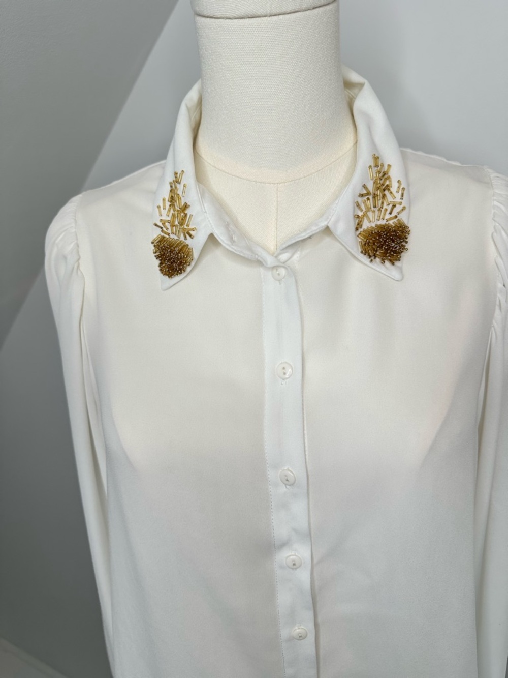 ESQUALO gold toned bead-embellished collar sheer blouse, women’s size 8 - Picture 4 of 7